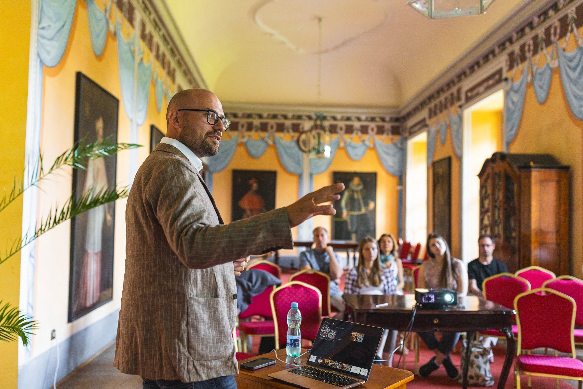 Artur Malke leading a workshop for music professionals